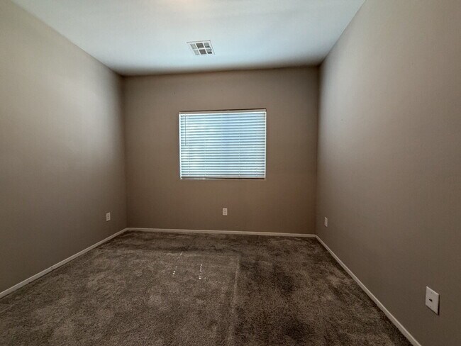 Building Photo - GATED 3 BED 3 BATH 2 CAR GARAGE TOWNHOUSE W/ BED AND BATH DOWNSTAIRS + LOFT & YARD. COMMUNITY FEA...