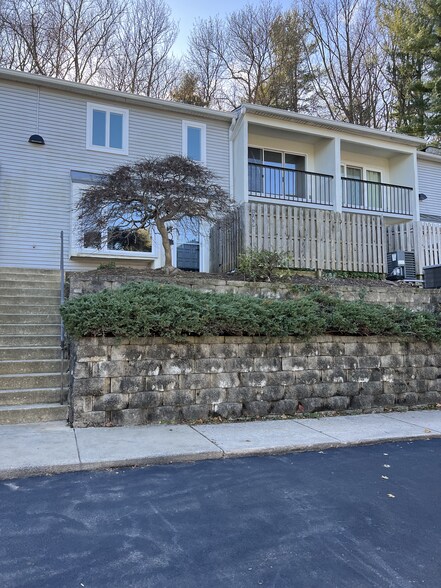 Outside - 149 W Kenilworth Cir