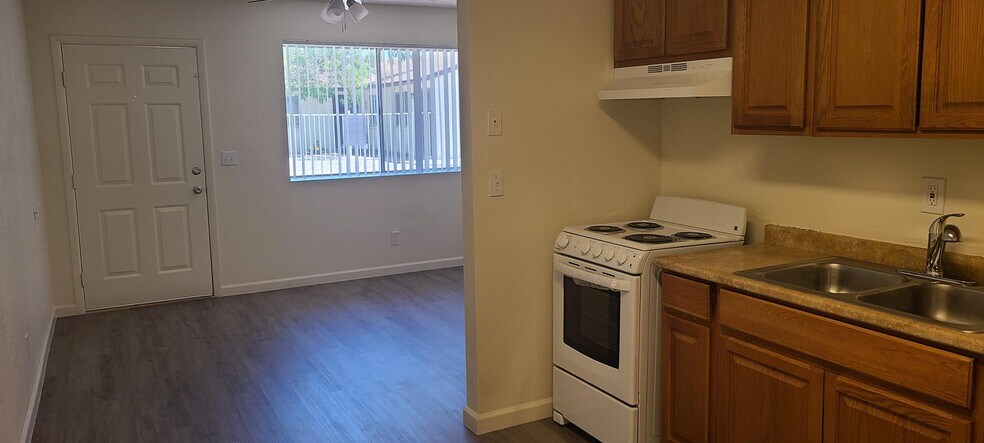 Building Photo - 4651 E Caballero St