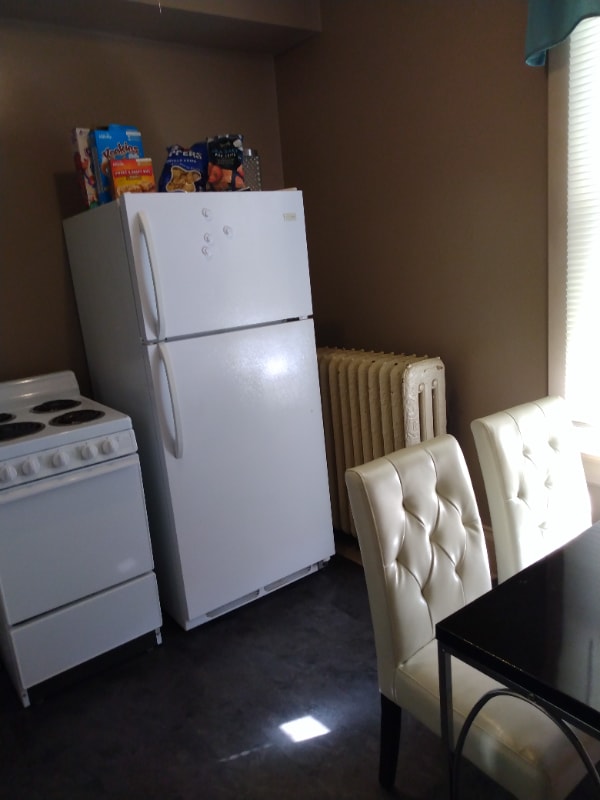 Building Photo - 406 E Lima St