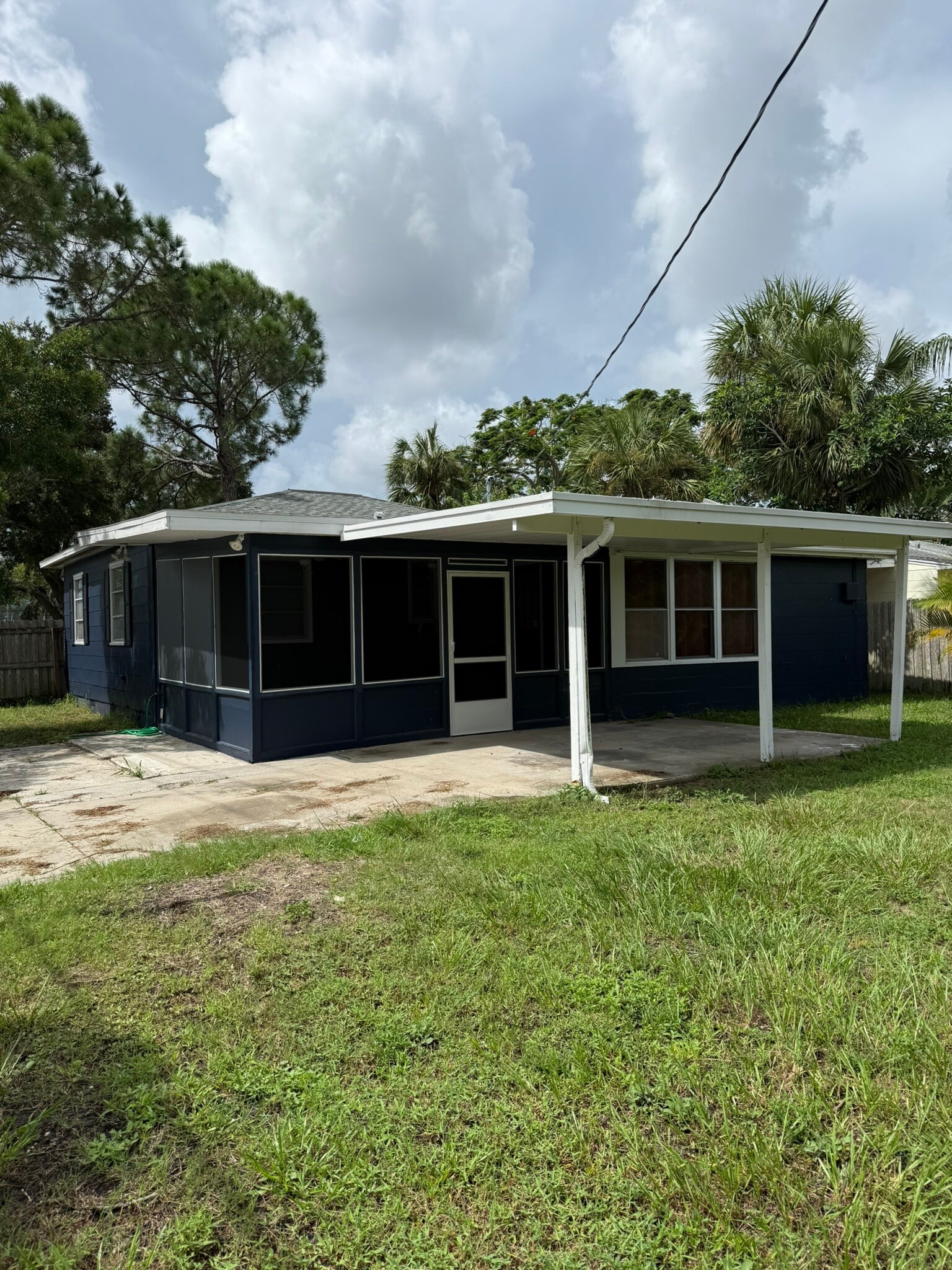 carport - 849 58th Avenue Northeast