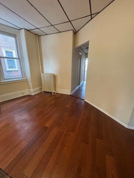 Living Room - 4320 Walnut St