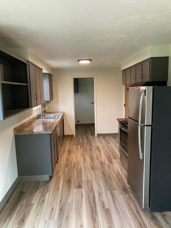 Building Photo - (OCK 5) Beautifully remodeled 2 bedroom/1.5 bath duplex