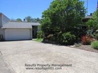 Building Photo - 3 Bedroom Half-Plex Available Coming Soon!