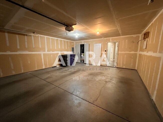 Building Photo - 7533 Vinci Pl