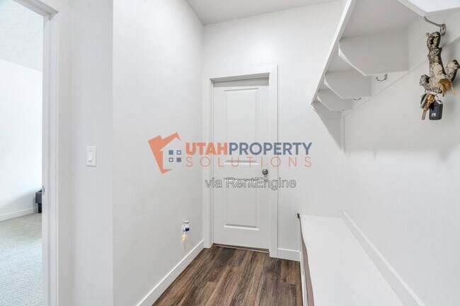 Building Photo - 213 W Prickly Pear Dr