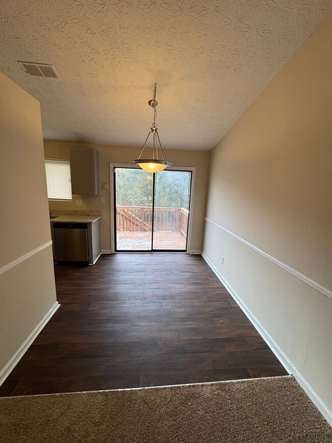 Building Photo - Stone Mountain 4 bed 2 bath Home with Fenced Backyard.