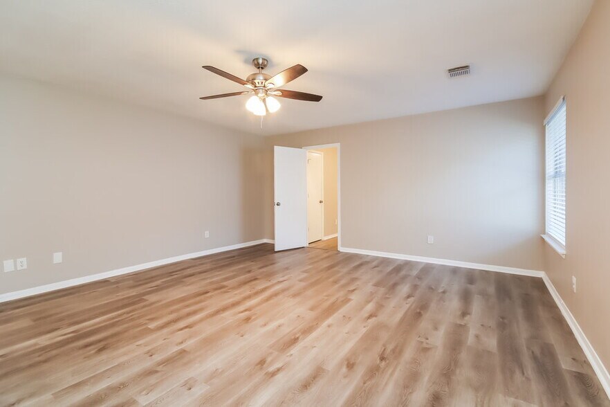 Building Photo - 10815 Malden Dr