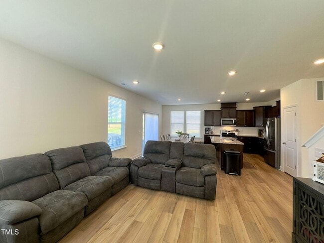 Building Photo - 47 Flowing River Rd