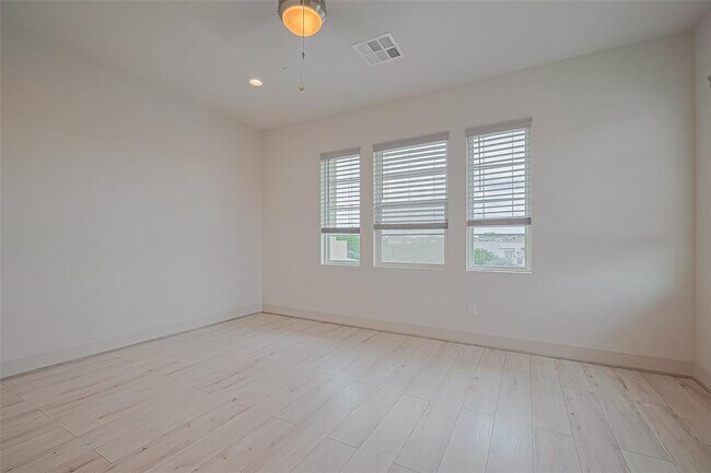 Building Photo - 11603 Royal Ivory Crossing