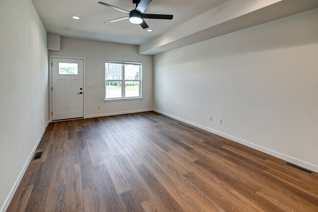 Building Photo - 4873 Lacy Rd