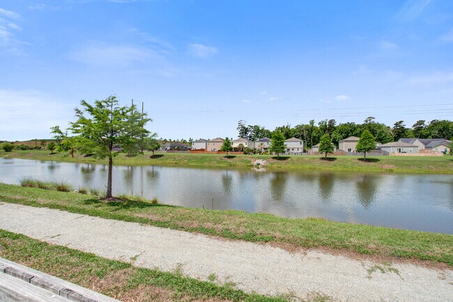 Building Photo - 347 Matuskovic Dr