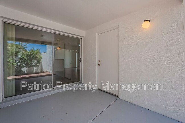 Building Photo - 635 E Boca Raton Rd