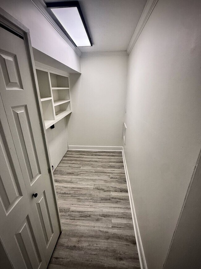 Building Photo - 102 Channel Ln
