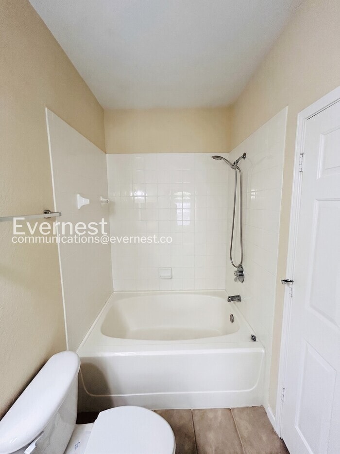 Building Photo - 2139 Chianti Pl