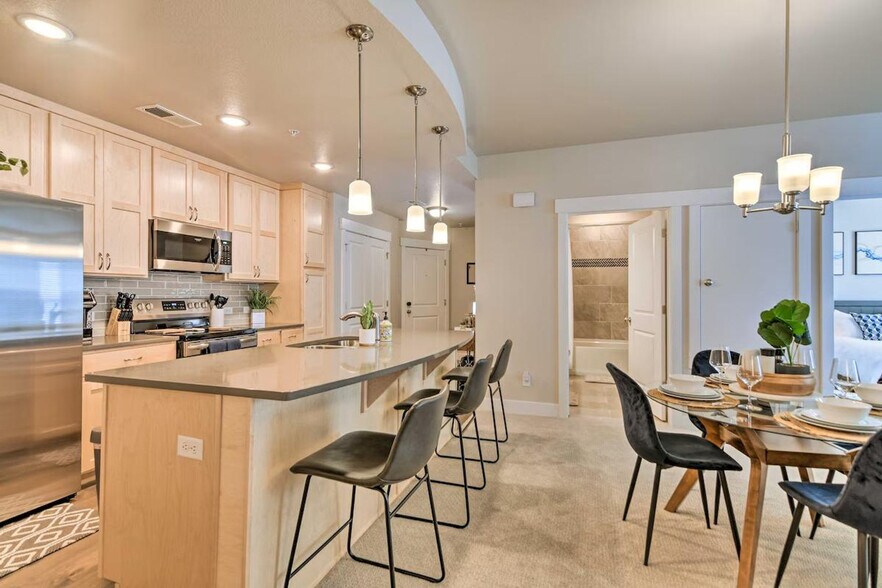 Building Photo - 4622 Hahns Peak Dr