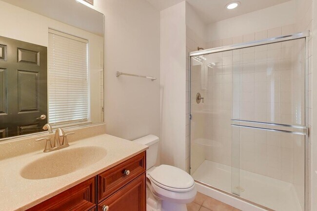 Building Photo - 513 Grove Ln