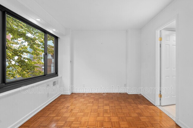 Building Photo - 1077 30th St NW