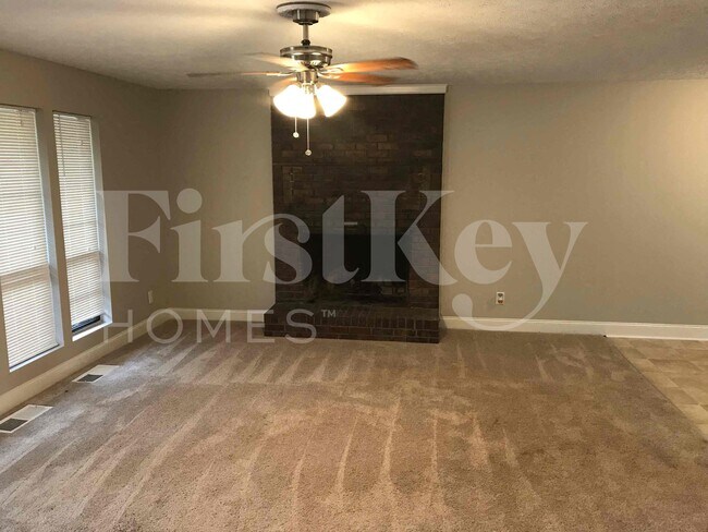 Building Photo - 103 Walnut Way