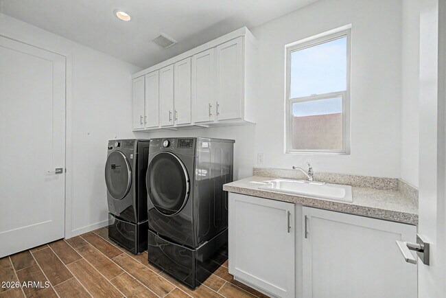 Building Photo - 11673 N 136th St