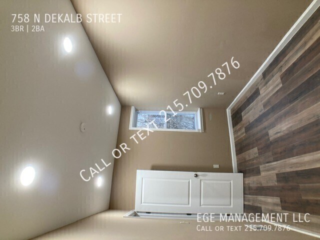 Building Photo - 758 N Dekalb St