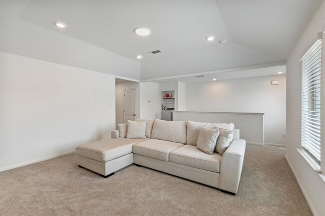 Building Photo - 615 Backstays Lp