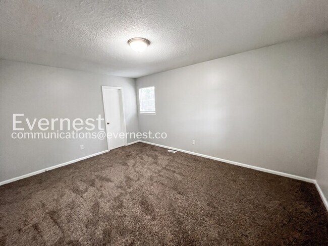 Building Photo - 3-Bed/2-Bath Home/ Pet Friendly/Voucher Accepted/ Available Soon!