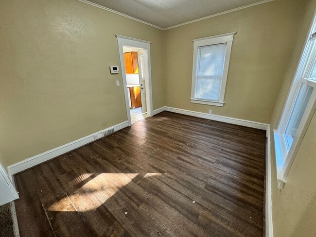 Building Photo - 3 Bedroom House