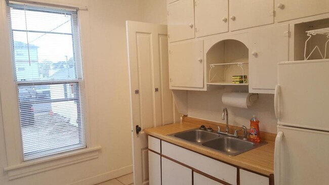 Building Photo - 1132 Vine St. La Crosse WI