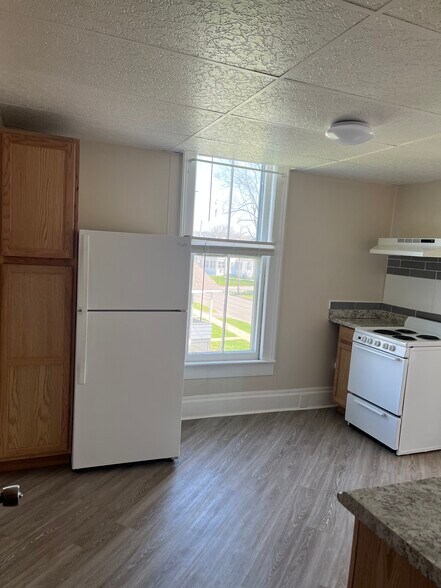 Kitchen - 204 New Boston St