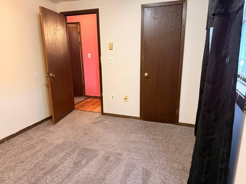 Building Photo - 5 Maria Manor
