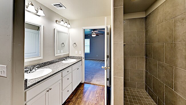 Building Photo - Wonderful 3 Bedroom 2 Bath Home Near Tinke...