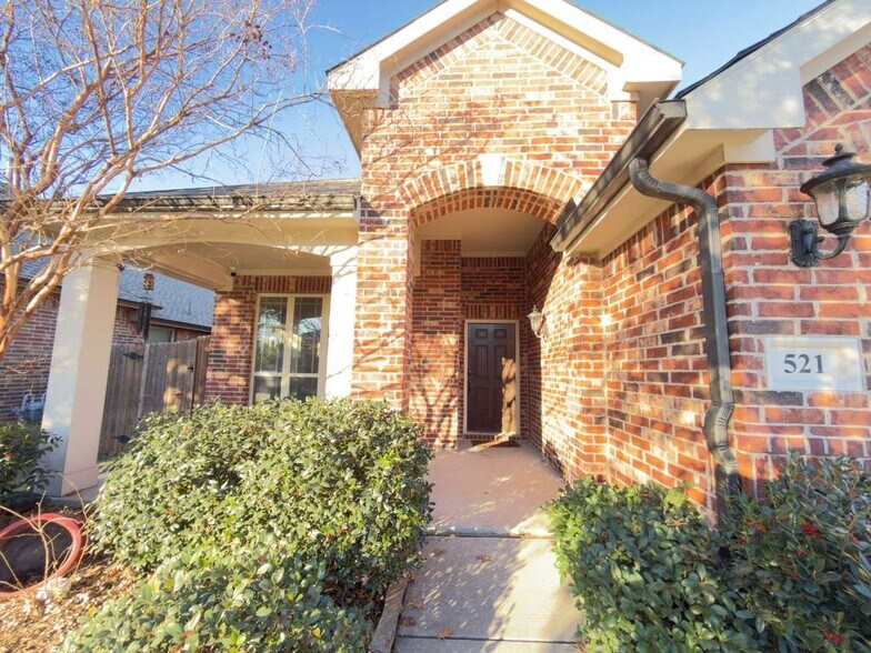 Building Photo - 521 Eastbrook Dr