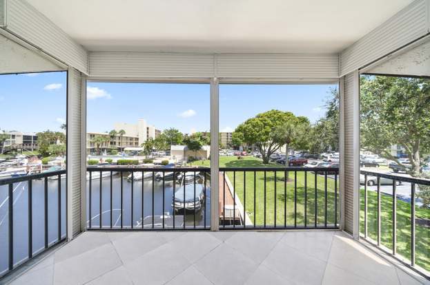 Building Photo - 4 Royal Palm Way