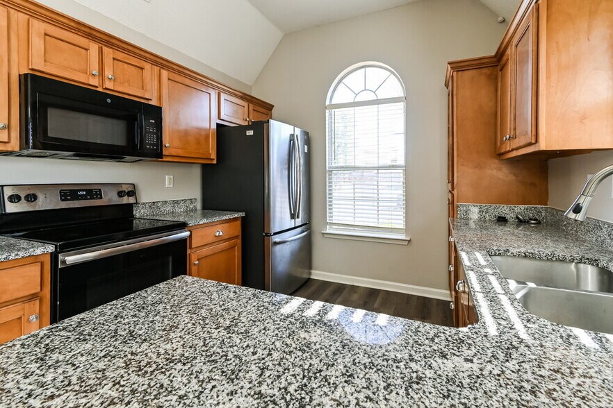 Building Photo - 5871 Carrel Cove