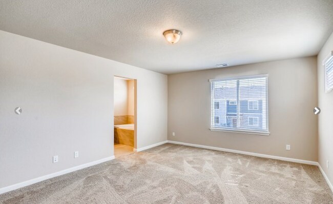 Building Photo - LOVELY 4-BEDROOM TOWNHOUSE IN WALKABLE SW LONGMONT NEIGHBORHOOD