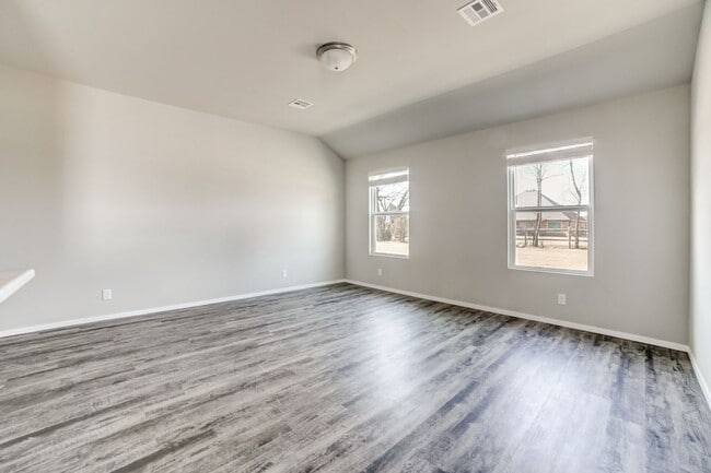 Building Photo - Beautiful Newer 3 Bedroom, 2 Bath Home Move-In Ready