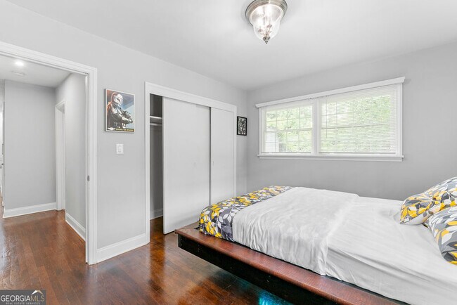 Building Photo - 1131 Custer Ave SE