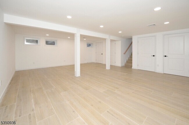 Building Photo - 58 Oxford Pl
