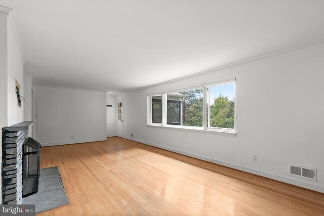 Building Photo - 5900 Osceola Rd