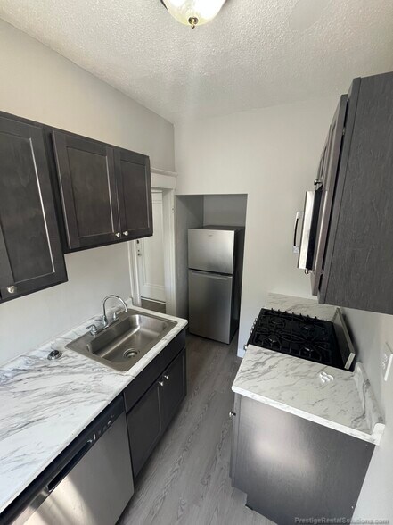 Building Photo - 4 Woodstock Ave