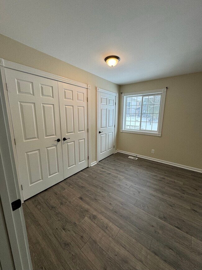 Building Photo - Hillside