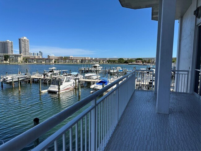 Building Photo - 18021 Biscayne Blvd