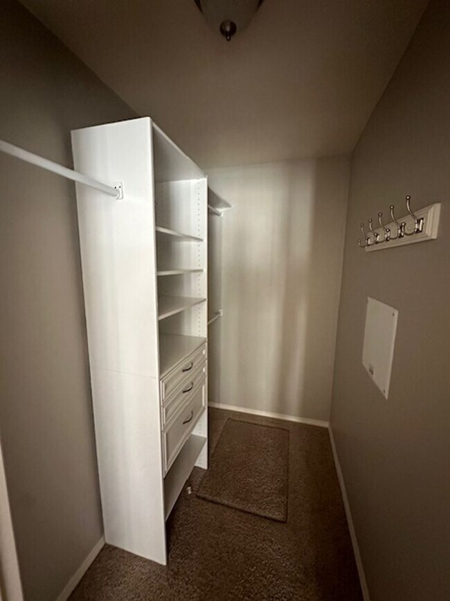 Building Photo - 1120 Longbow Ln