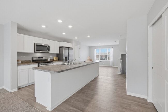 Building Photo - 217 Goldenrod Dr