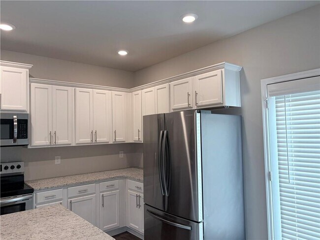 Building Photo - 511 Ruths Dr
