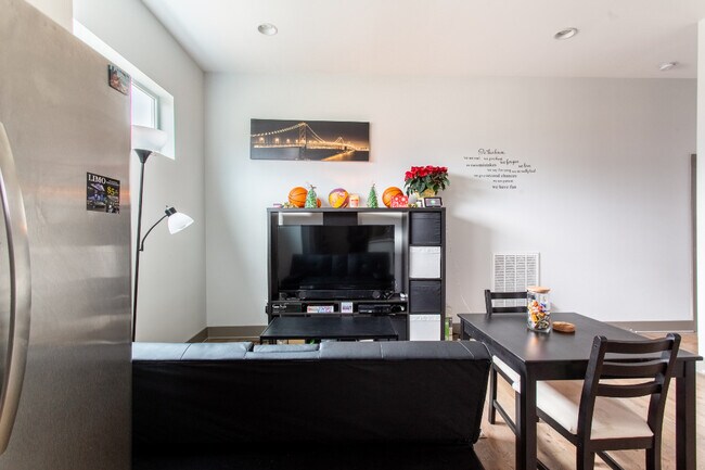 Building Photo - 1044 2nd Ave S