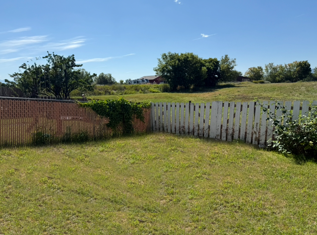 Building Photo - 3 Bed, 2.5 Bath Kalispell Townhome