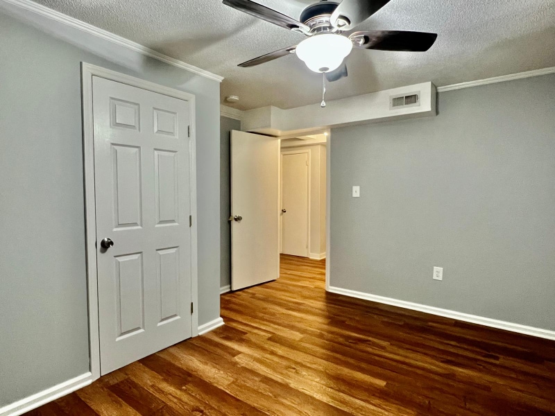 Building Photo - 5615 Southampton Rd