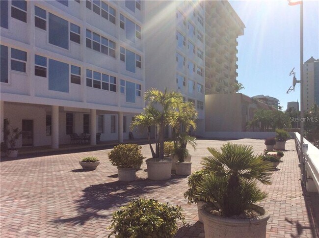 Building Photo - 33 S Gulfstream Ave